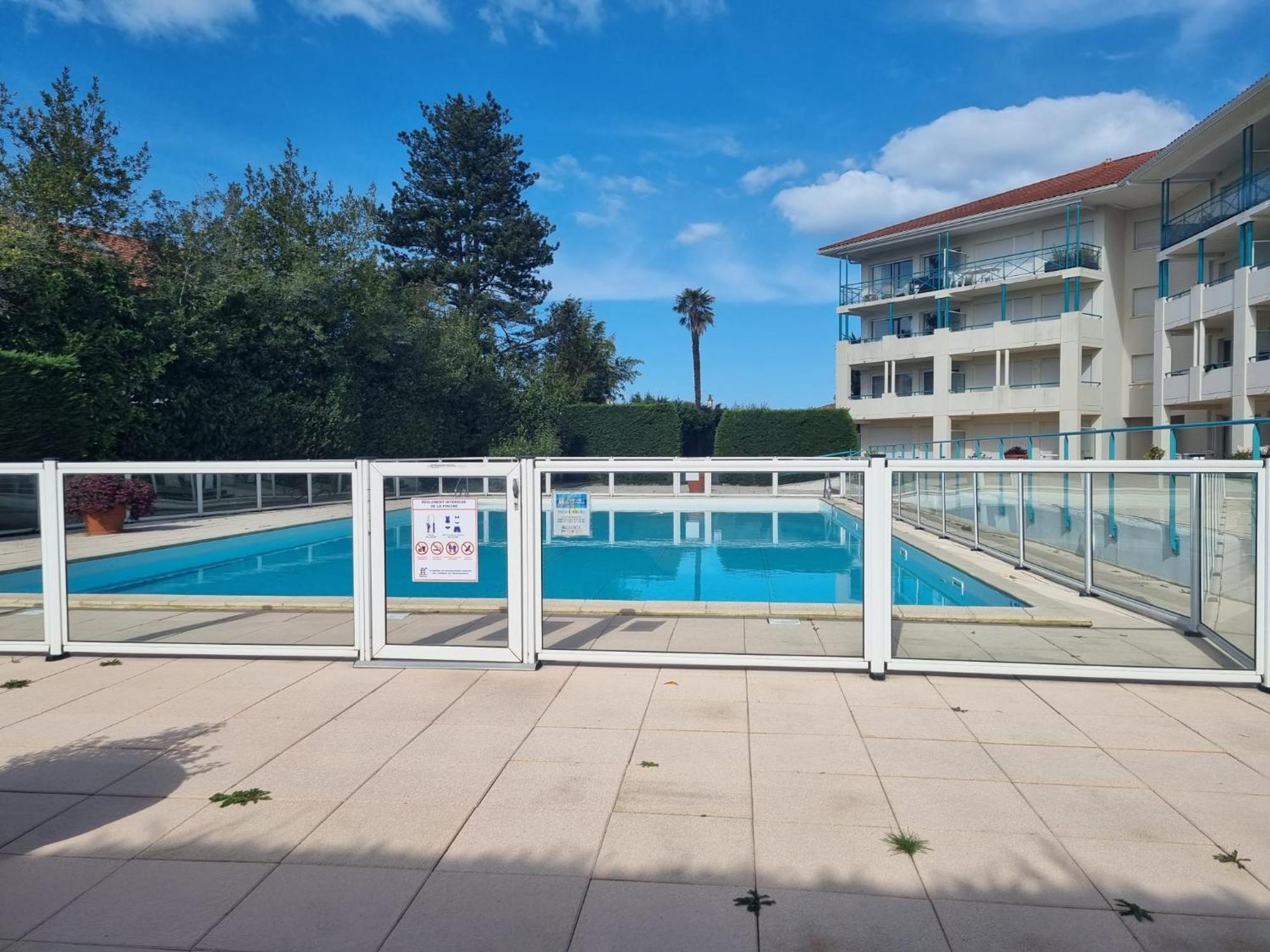 Appartement Du Golf Terrasse Piscine Tout A Pied 씨부르 외부 사진