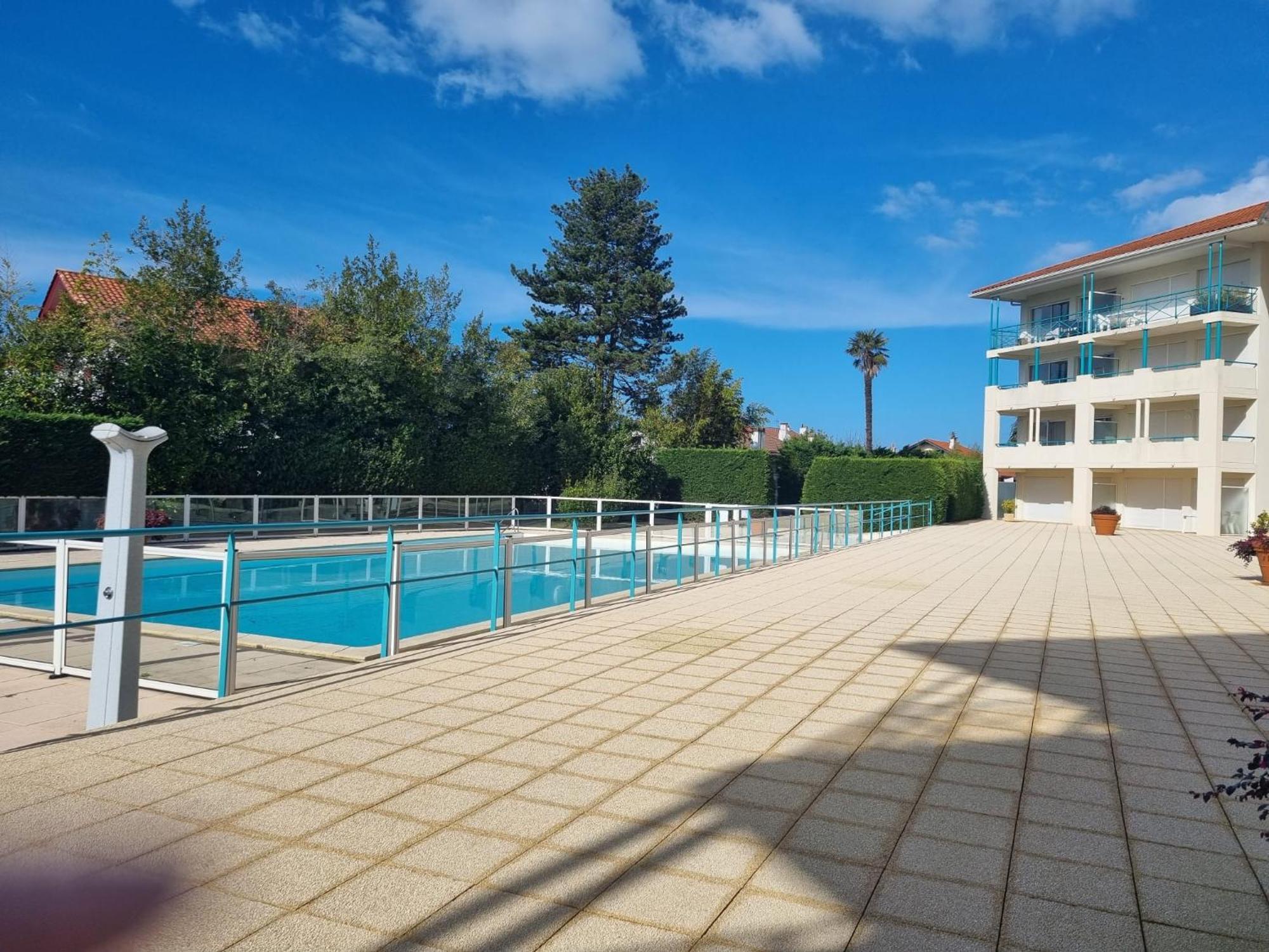 Appartement Du Golf Terrasse Piscine Tout A Pied 씨부르 외부 사진